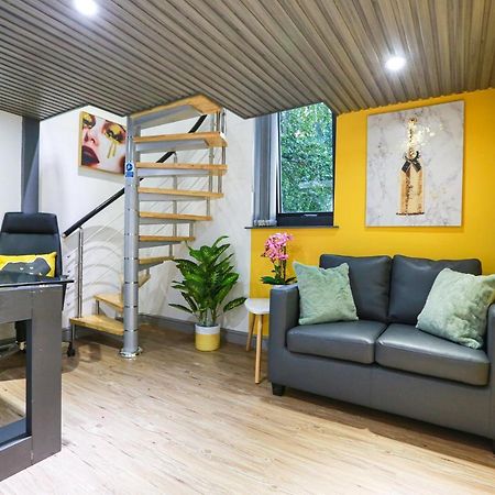 A102 Cheery Bright Loft Apartment Coventry Bagian luar foto